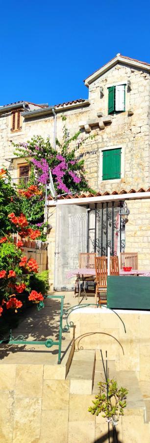 Apartment Alena With Terrace And Garden Center Jelsa イェルサ エクステリア 写真