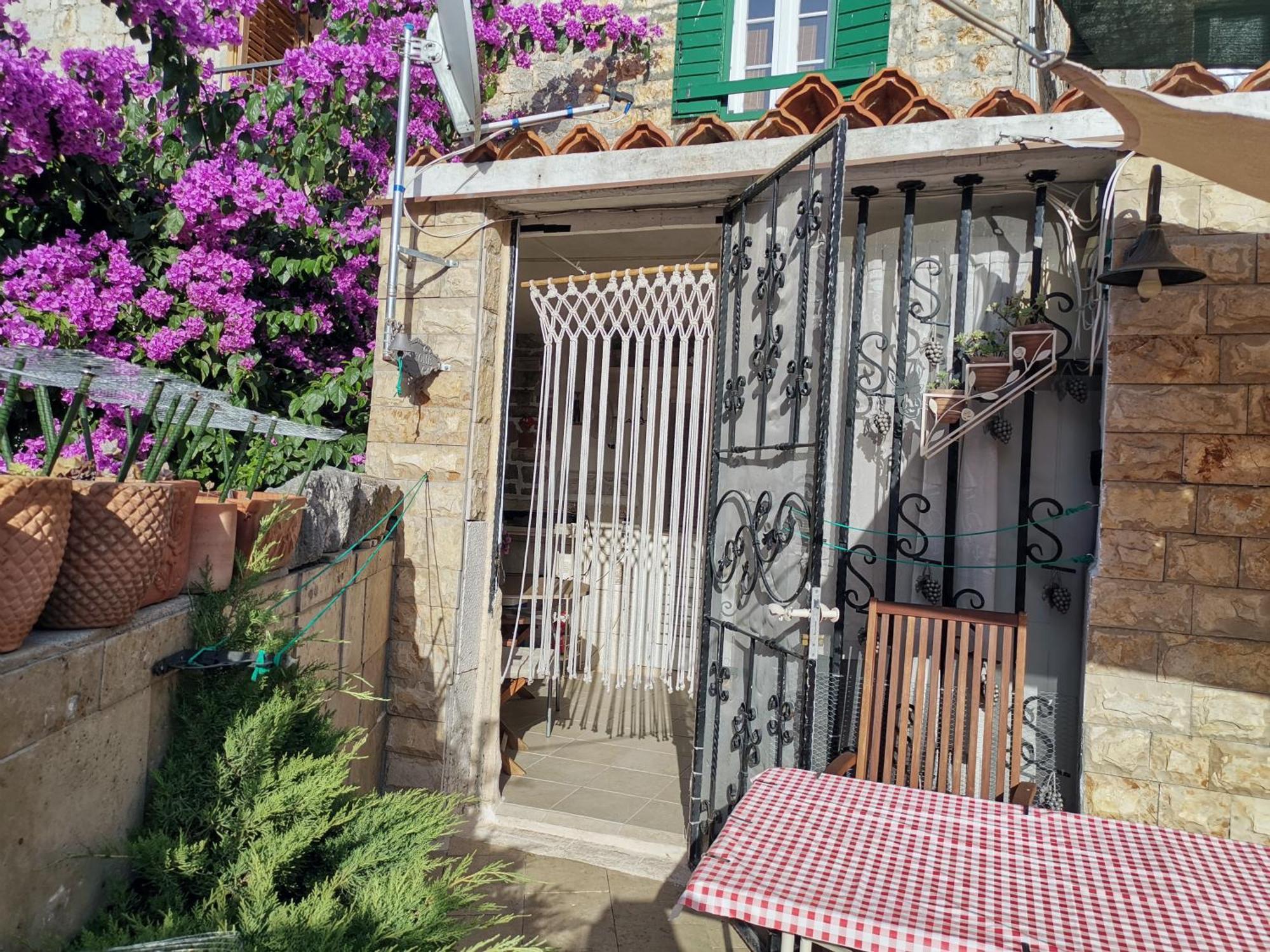 Apartment Alena With Terrace And Garden Center Jelsa イェルサ エクステリア 写真