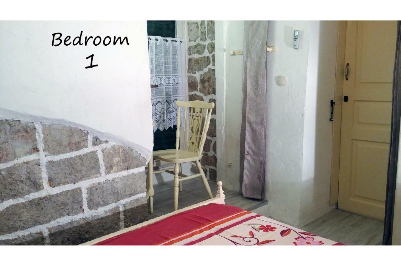 Apartment Alena With Terrace And Garden Center Jelsa イェルサ エクステリア 写真