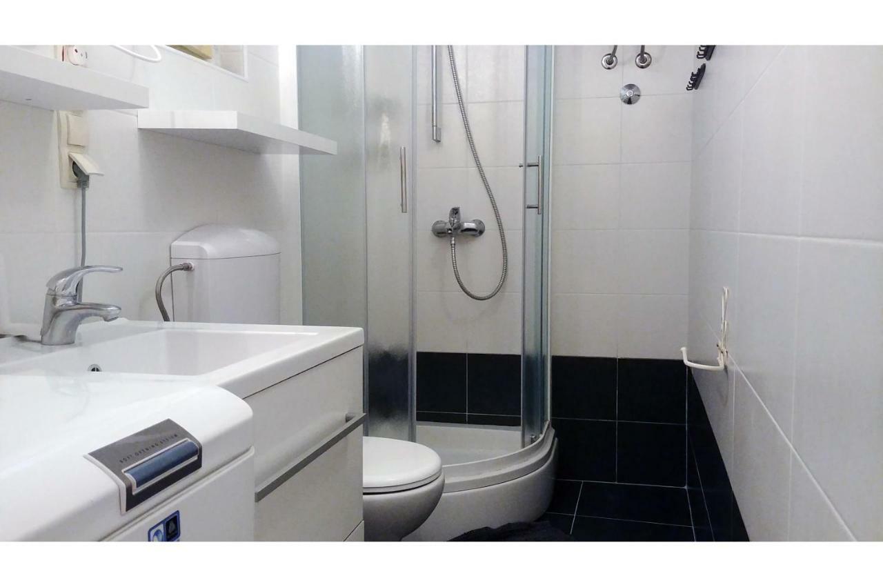 Apartment Alena With Terrace And Garden Center Jelsa イェルサ エクステリア 写真